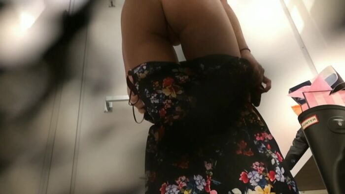 Подсмотрел в примерочной