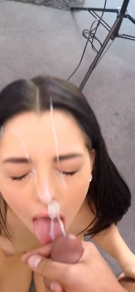 Спустил на личико