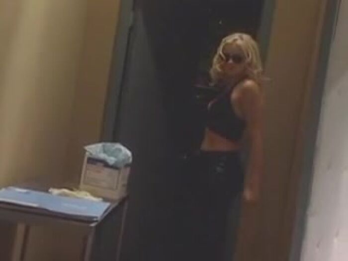 Сиськи как пропуск