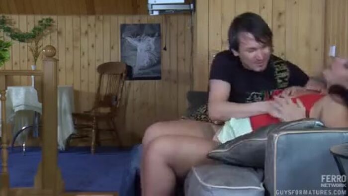 Как склонить маму на секс