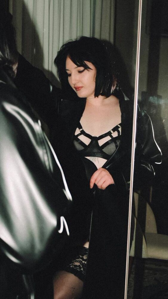 Фотосессия для своих ебырей.