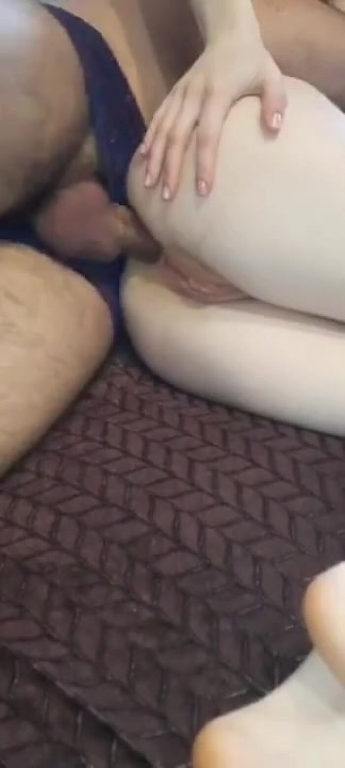 Дядя Вугар показал,как правильно в попку. На видео я