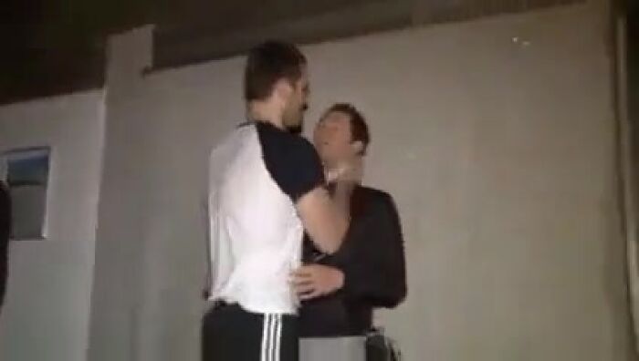 Спонтанно сносно