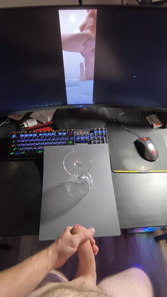 Кончил на видео