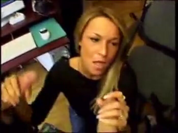 Немка и группа колег