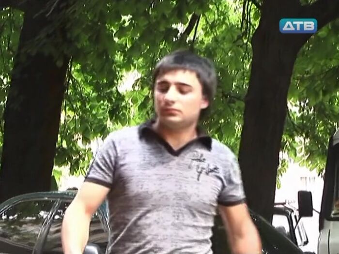 25. ДУШ В ТЕЛЕФОННОЙ БУДКЕ