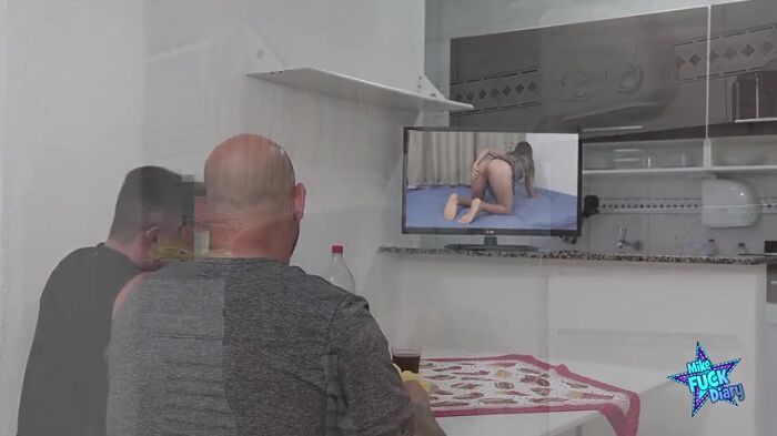 Ебут телочку на кухне