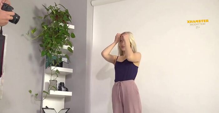 Приятно дрочить, когда ебут нежную малышку