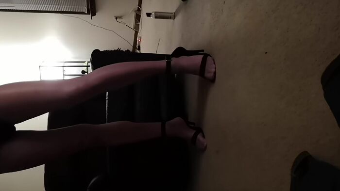 В наручниках