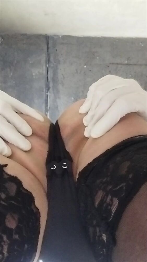 Показываю пиздëнку