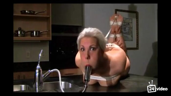 Пытка водой. ( порно фильм)