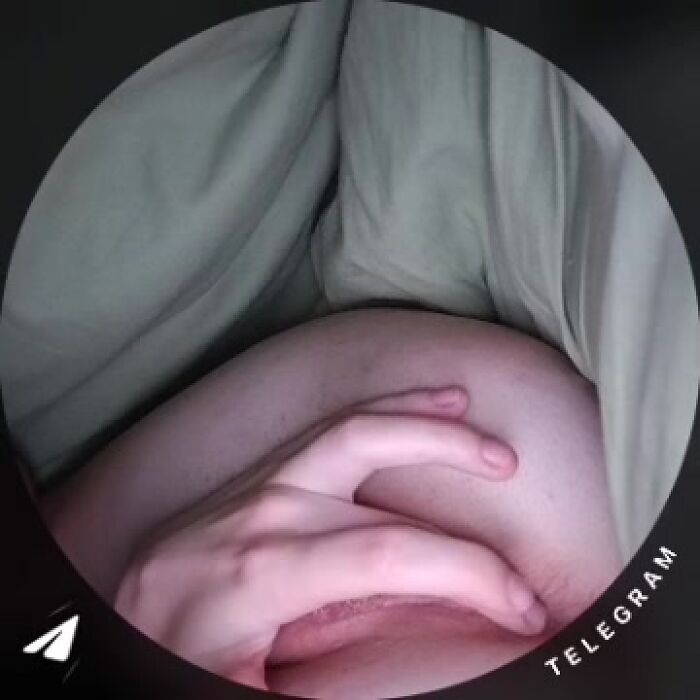 Скучает без меня