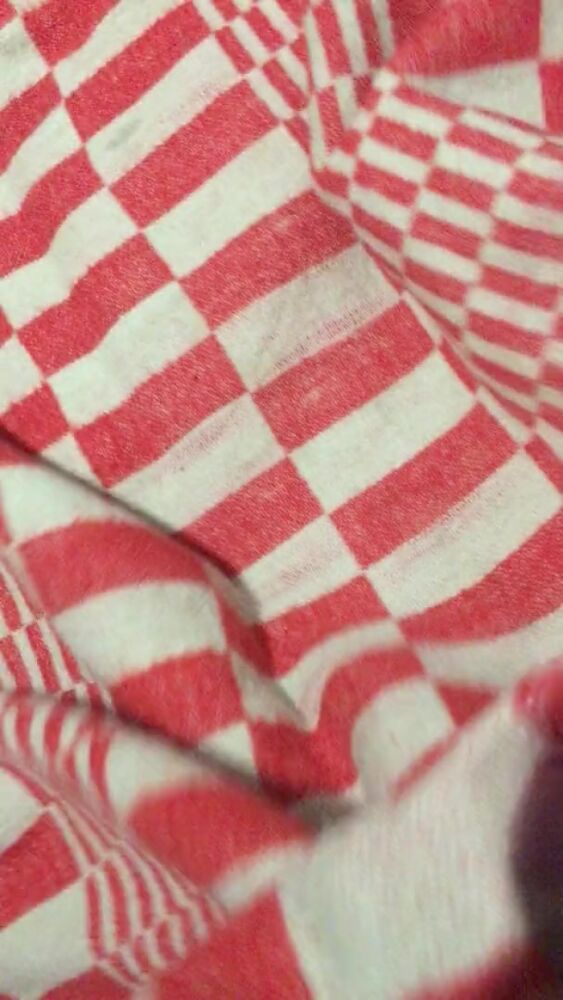 Сливаю свою сперму на одеяло