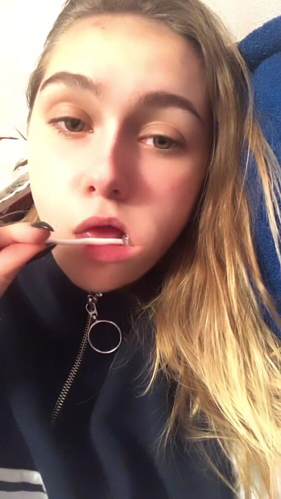 Облизываю леденец