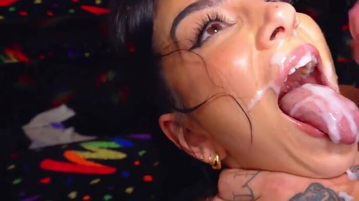 Много спермы