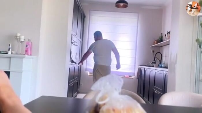 Домашка жена сосет у пузырька