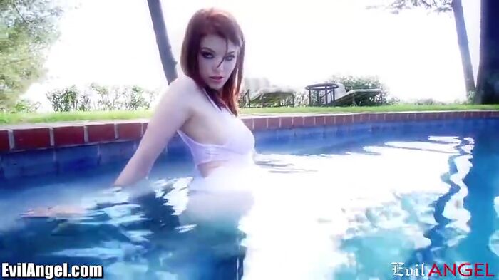 Подмылась и насладилась