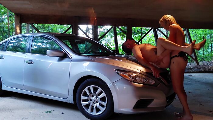 Мужчина должен удовлетворять женщину.