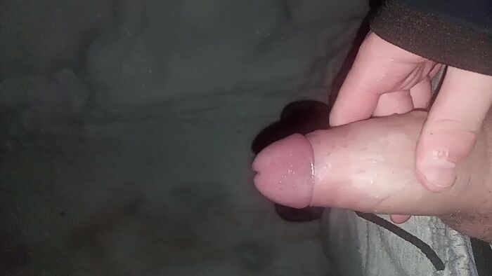 Дрочу на улице)