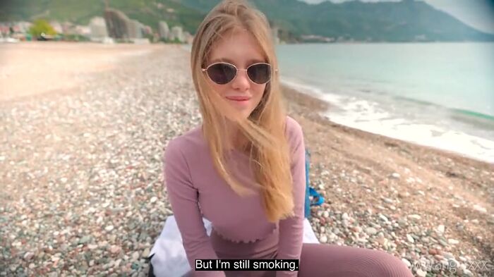 Снял сучку и она прикипела к его хую.