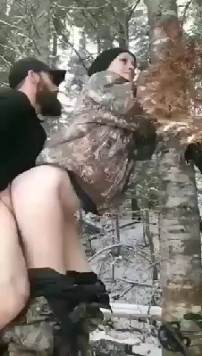 Секс в засніженому лісі