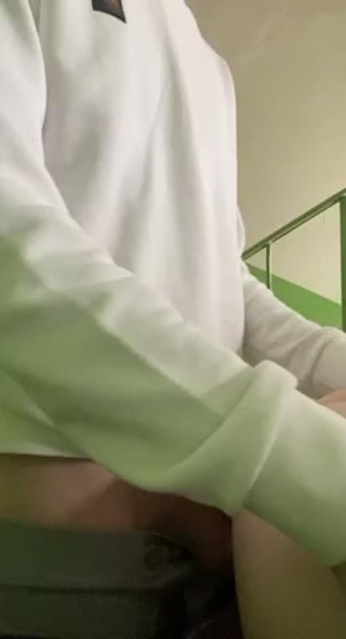 Вставляю в подъезде