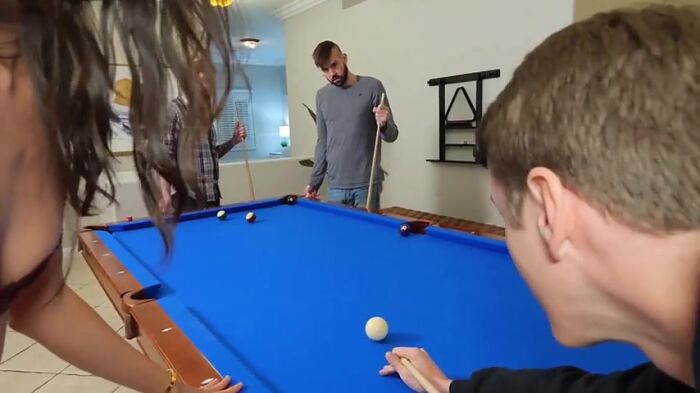 шлюхи проиграли свои дырки