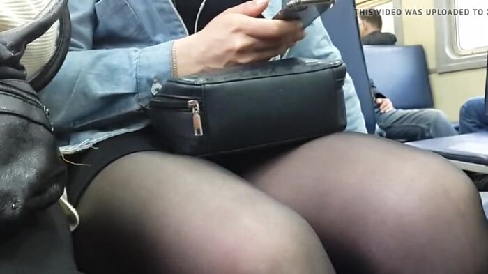 апскирт в колготках