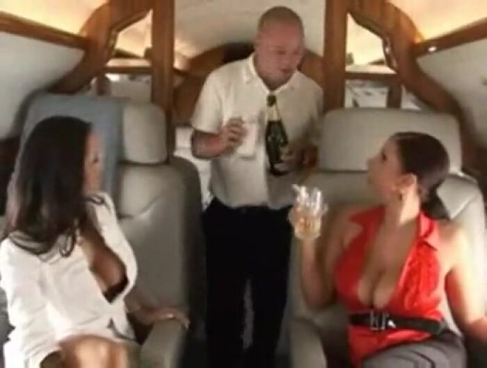 Красотки в самолете