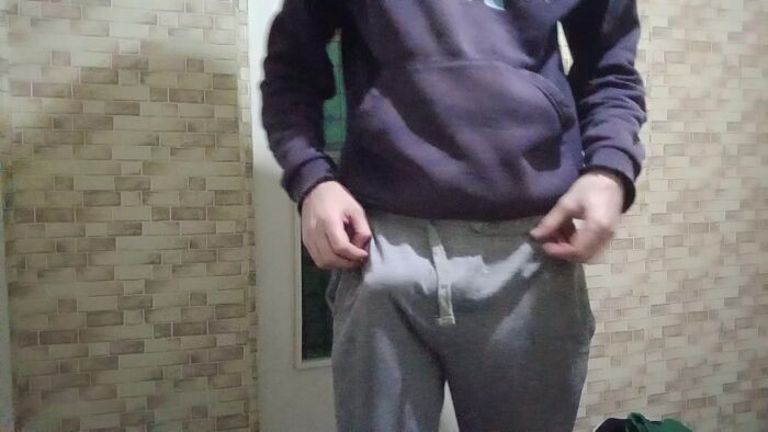 Я вытаскиваю из брюк