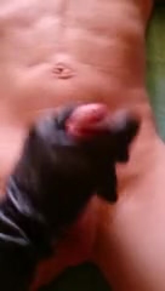 Забрызгал кожаную перчатку)