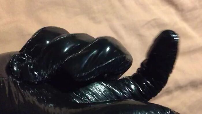 Люблю поскрипеть перчатками..