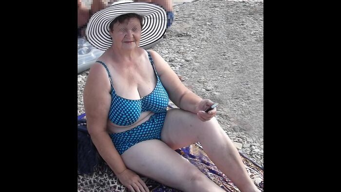 зрелую пышную после пляжа дрочат