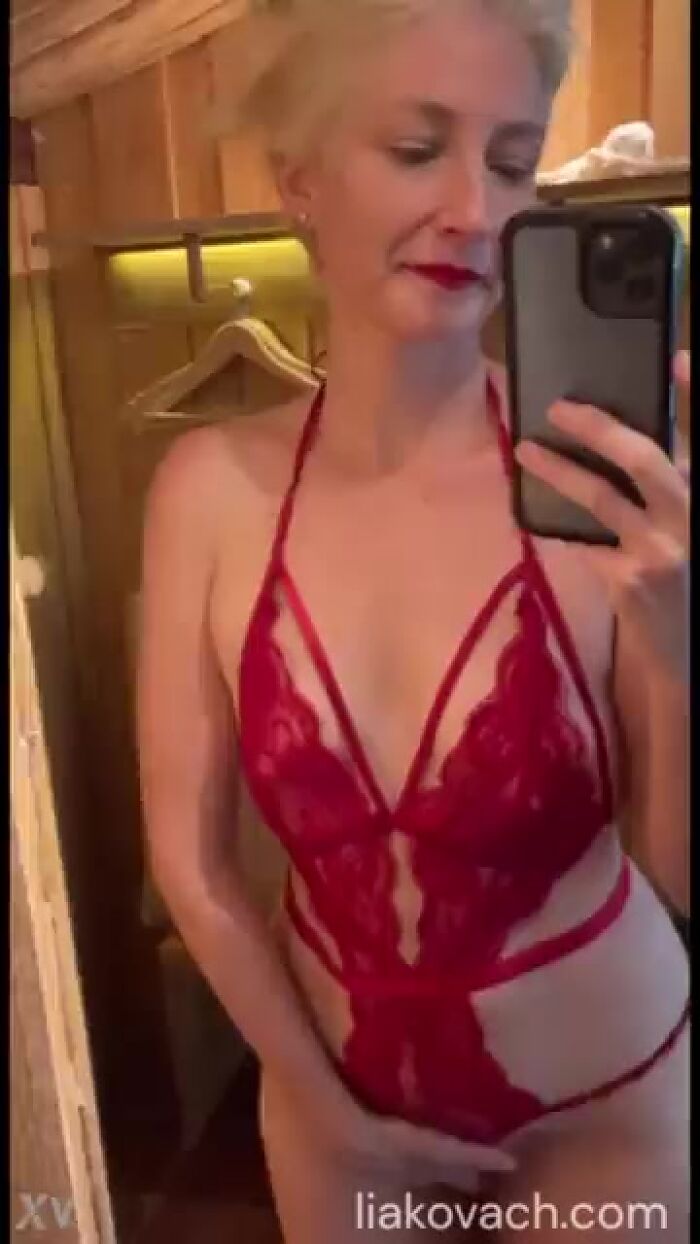 взрослая кокетка