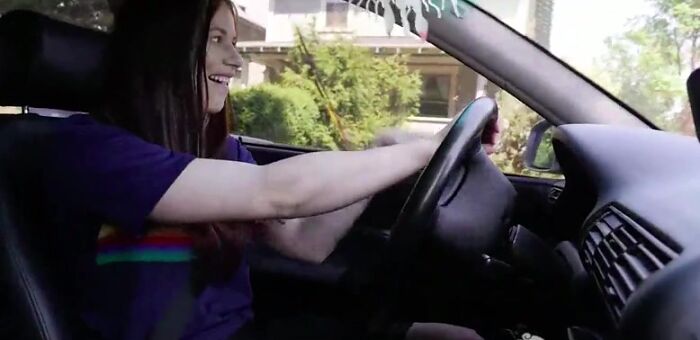 дорочит за рулем