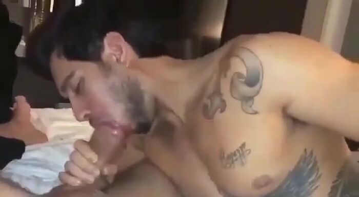 С удовольствием сосет!!