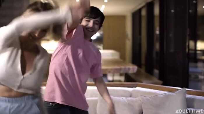 Не удержался и трахнул зрелую.