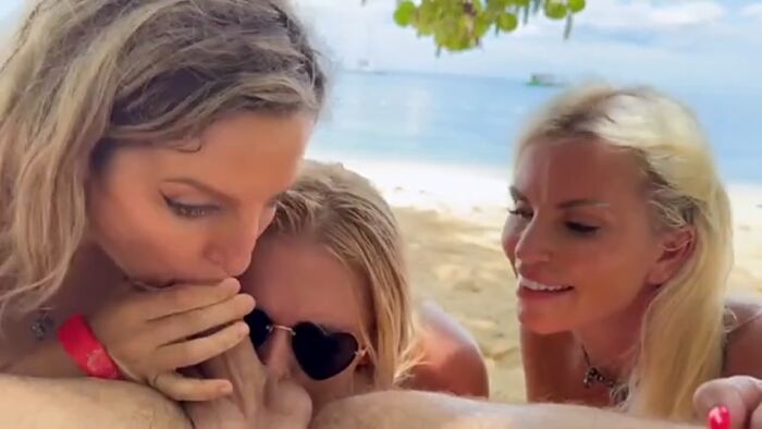 Три телочки хуй и яйца