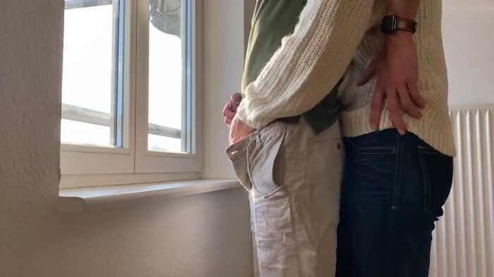 на балконе отлизала анус и сделала миньет с окончанием