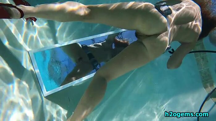 Стриптиз аква