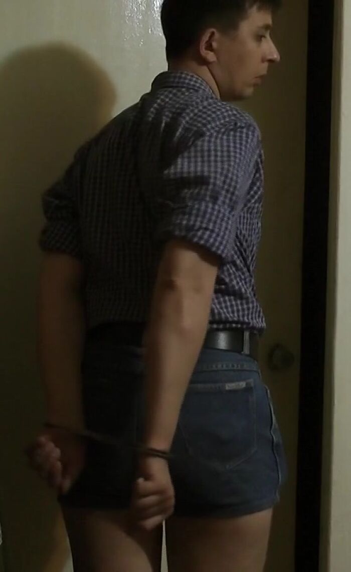 в наручниках раб