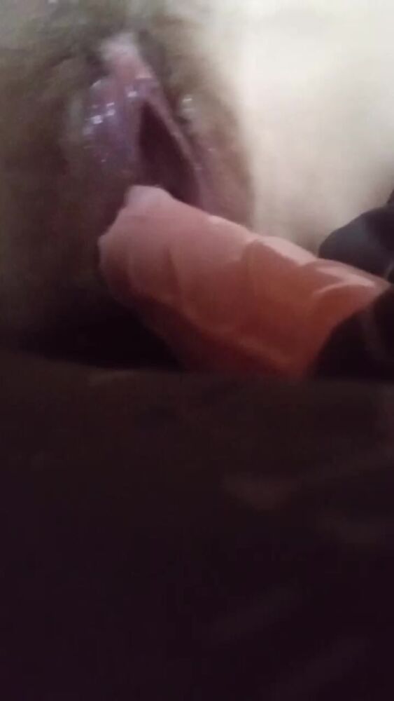 Марянка грається