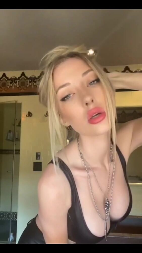 Коментируем