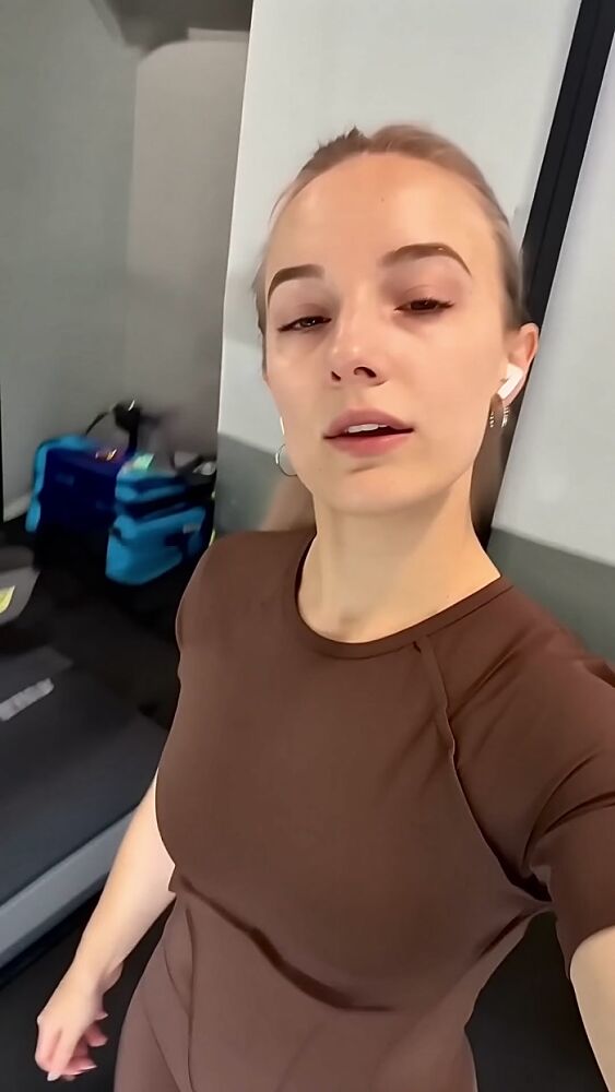 В зале