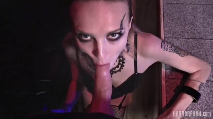 Дом фриков  красотка с двойной киской [порно ужасы]