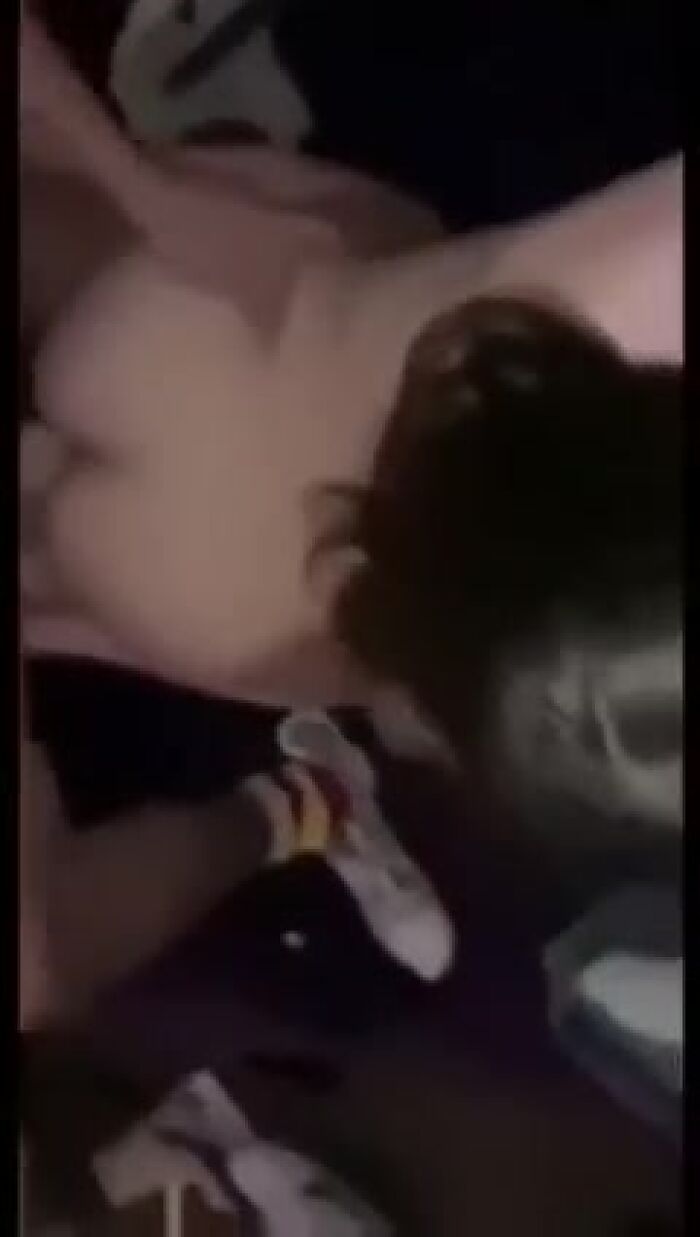 Парень дал трахнуть свою девушку лучшему другу