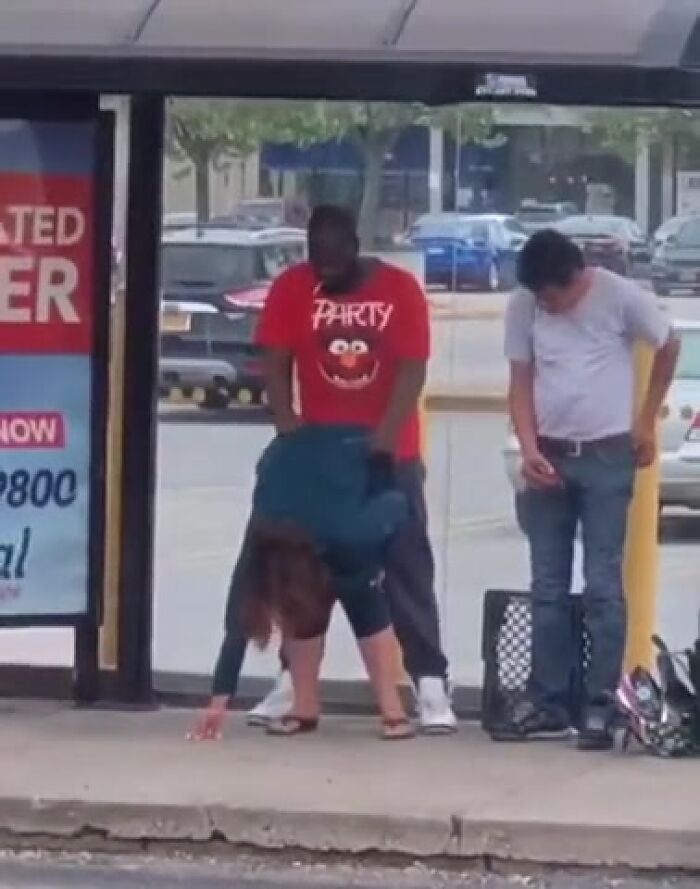 на остановке