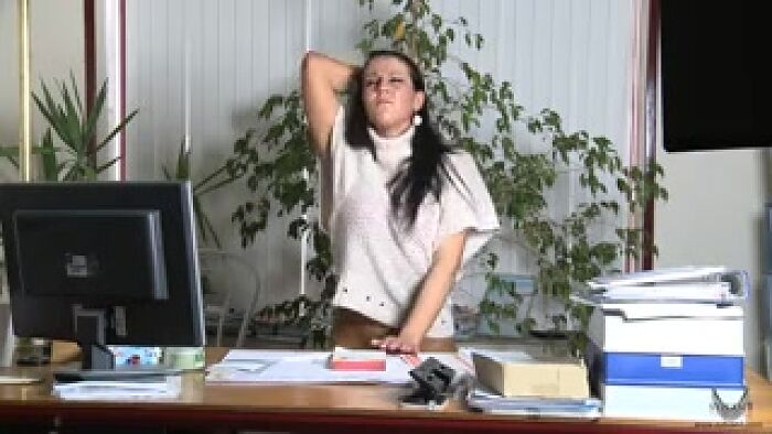 Соло девушки офис