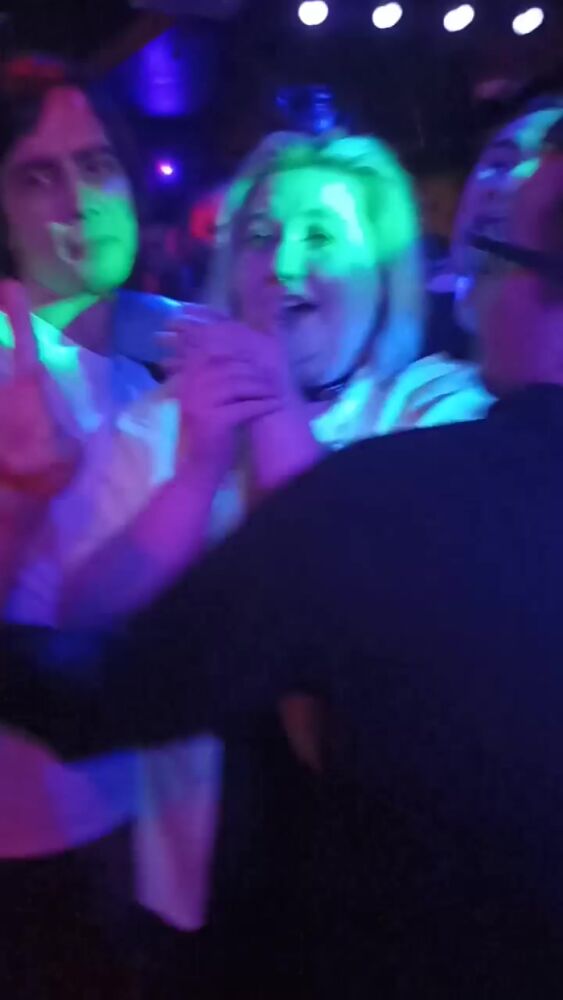 Я С ДРУЗЬЯМИ НА ДИСКОТЕКЕ