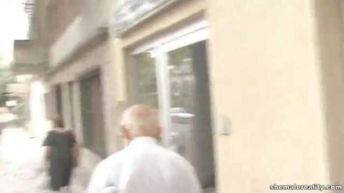 Меня бы так